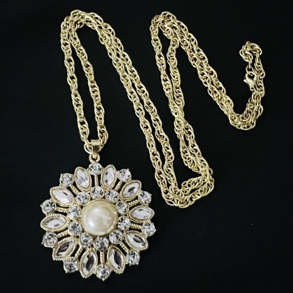 Vintage Rhinestone Faux Pearl Flower Pendant Gold Tone Chain Necklace 1083